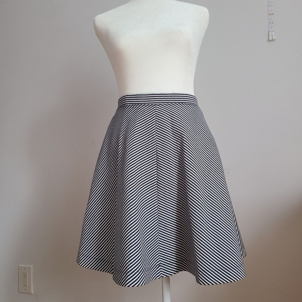 Uniqlo Black and White Striped Skater Skirt Size Small
